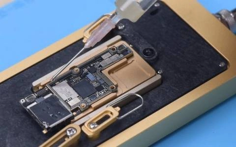 Separación y Unión de Placas de IPhone